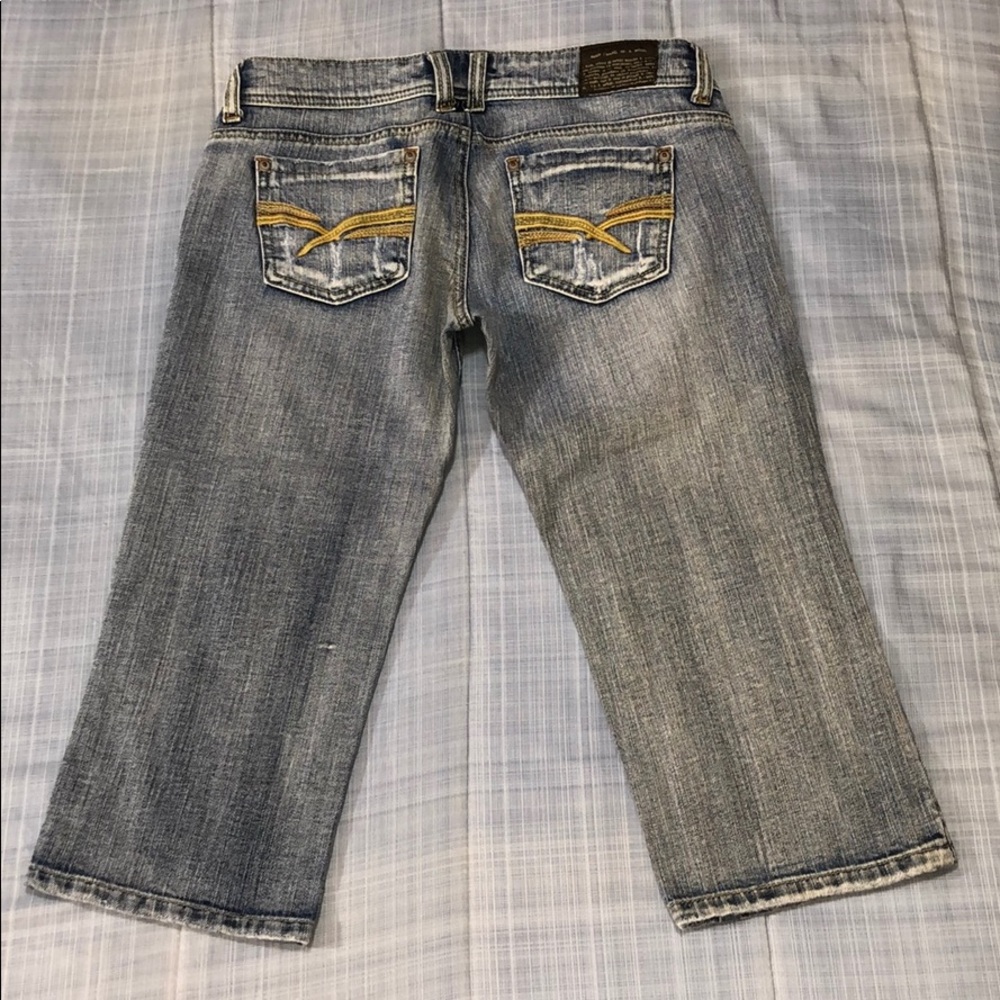 NOBLE Stretch Denim Capri Distressed Embroidered Size 5